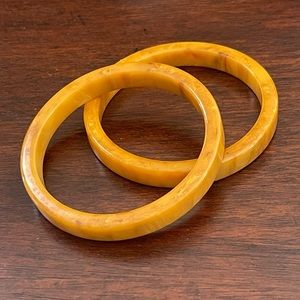 Bakelite butterscotch amber color pair of bangle bracelets